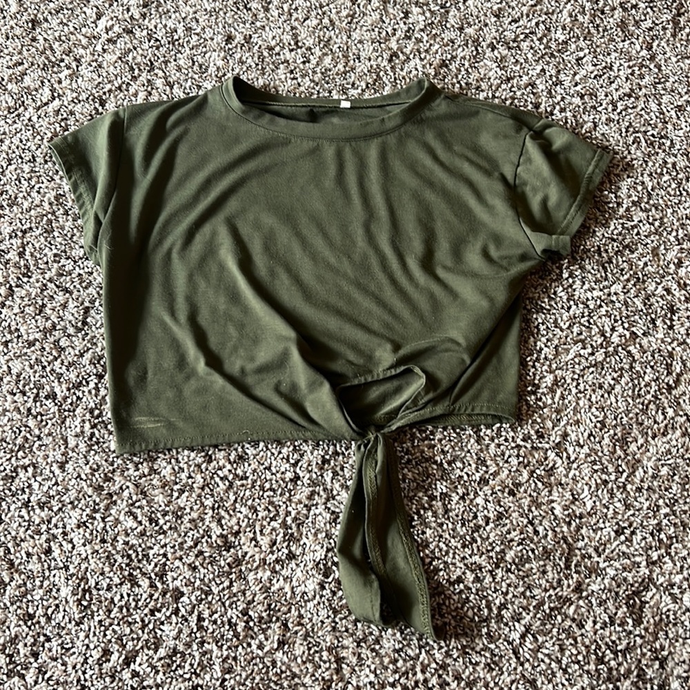 Green crop top with tie in front size L